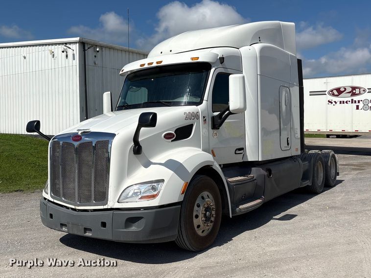 2015 Peterbilt 579 semi truck - EF1309