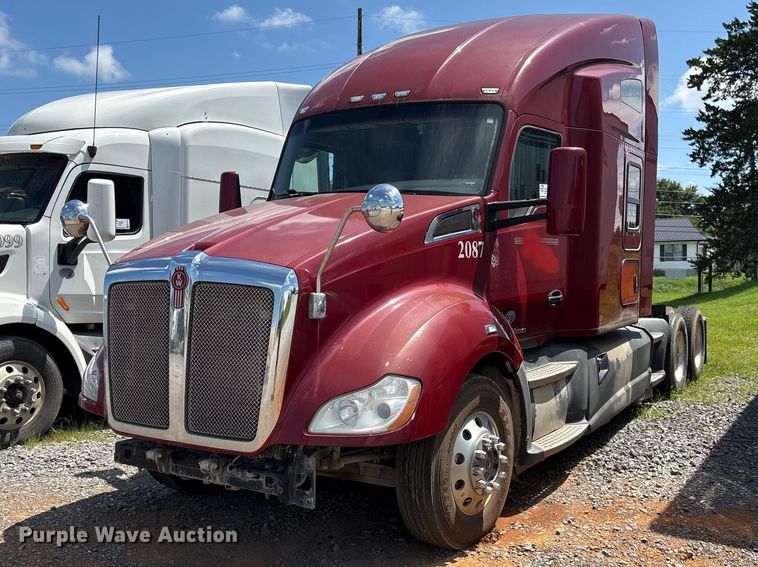 2015 Kenworth T680 semi truck - EF1311