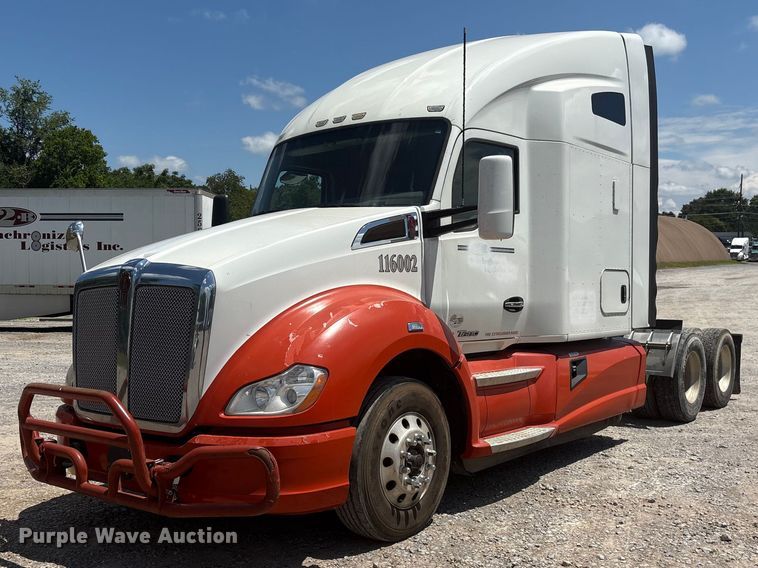 2016 Kenworth T680 semi truck - EF1312