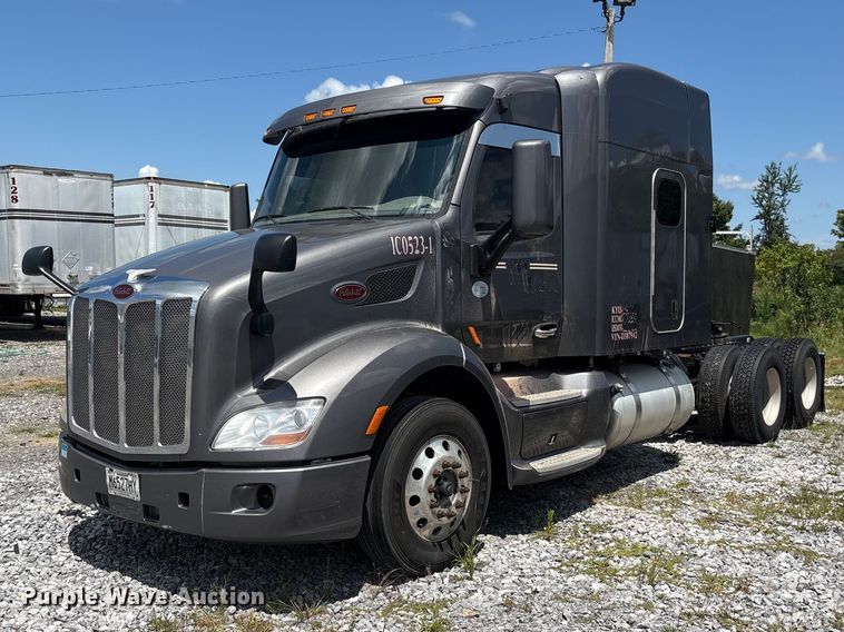 2017 Peterbilt 579 semi truck - EF1317