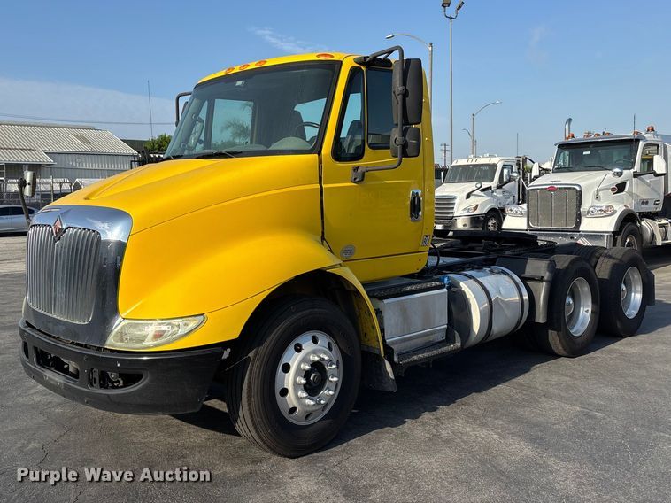 2016 International 8600 semi truck - EL2585