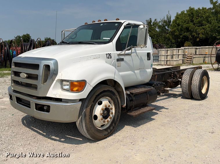 2008 Ford F650 Super Duty truck cab and chassis - EO8678