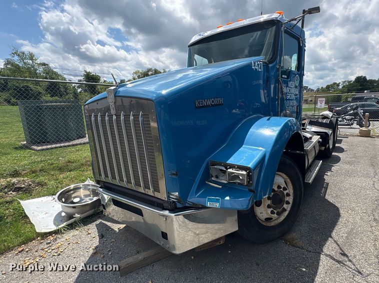 2014 Kenworth T800 truck cab and chassis - ET8655