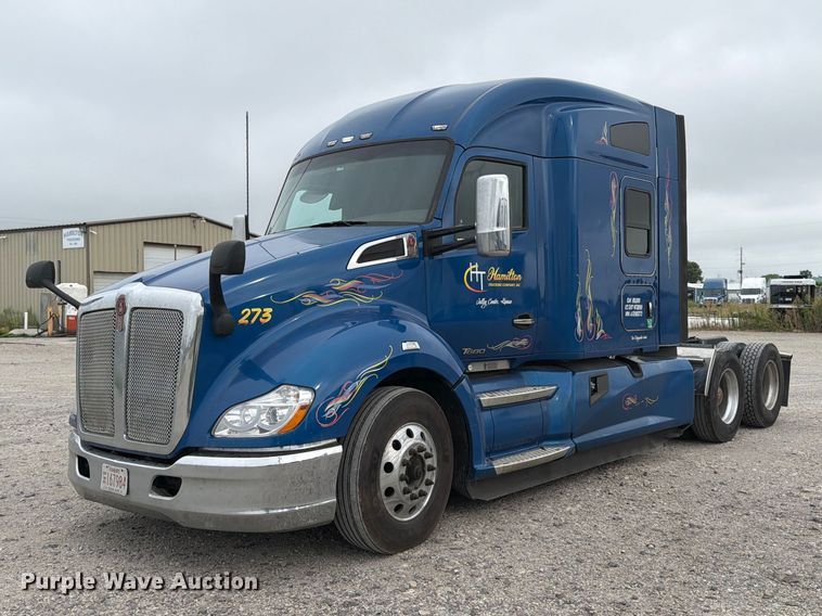 2018 Kenworth T680 semi truck - EX4105