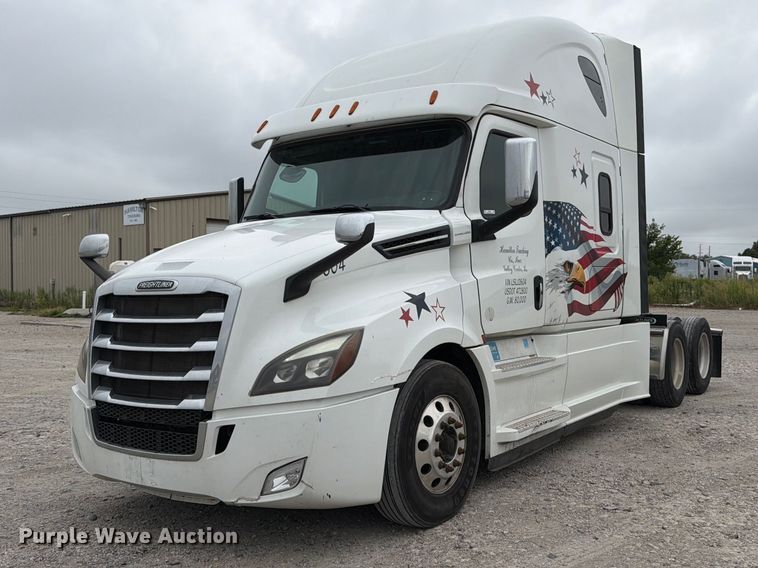 2020 Freightliner Cascadia semi truck - EX4106