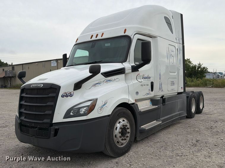 2019 Freightliner Cascadia semi truck - EX4107
