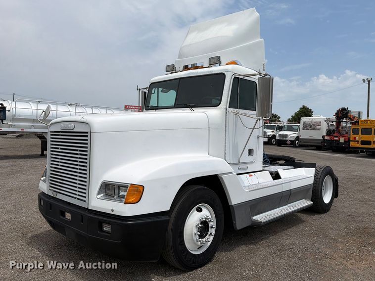 1998 Freightliner FLD120 semi truck - FB5021