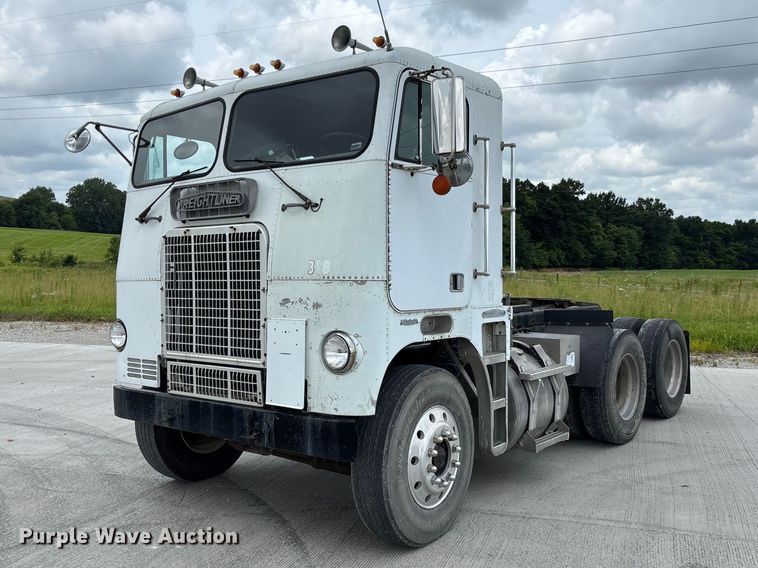 1983 Freightliner FLT Semi truck - FC1742