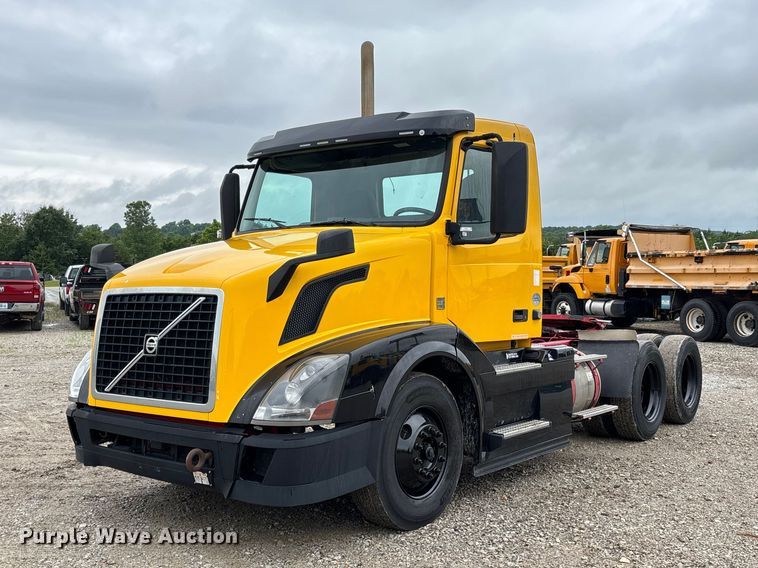 2017 Volvo VNL semi truck - FC1750