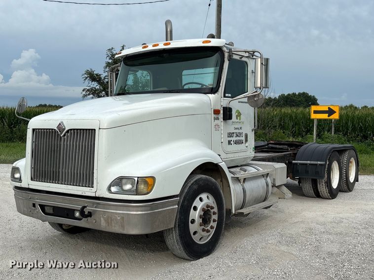 2006 International 9400i semi truck - FC1851