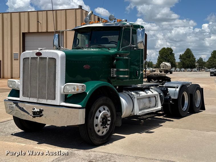 2016 Peterbilt 389 semi truck - FC4023