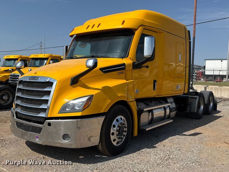 2022 Freightliner Cascadia 126 semi truck - FC4143