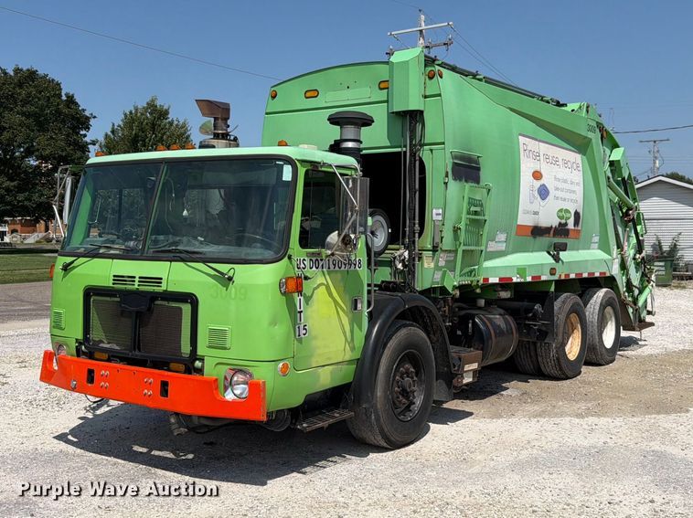 2009 Autocar WXLL refuse truck - FK4104