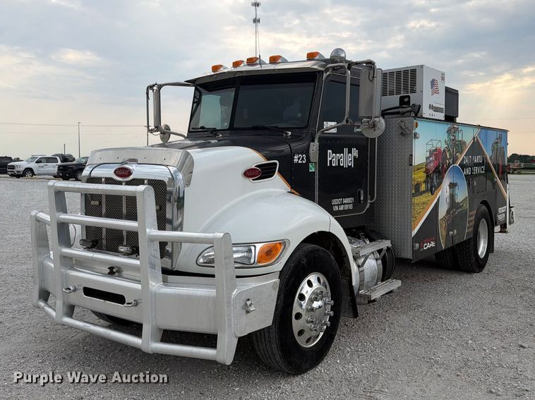 2010 Peterbilt 337 utility / service truck - FK4126