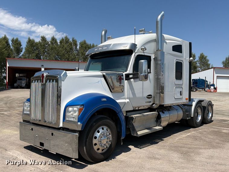 2023 Kenworth W990 semi truck - FK4549