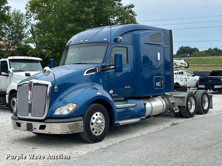 2019 Kenworth T680 semi truck - FT6111