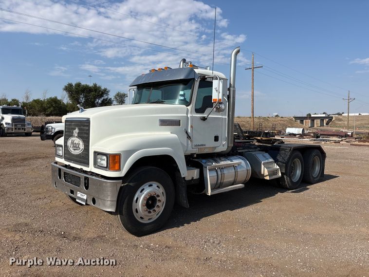 2013 Mack CHU semi truck - JM9423