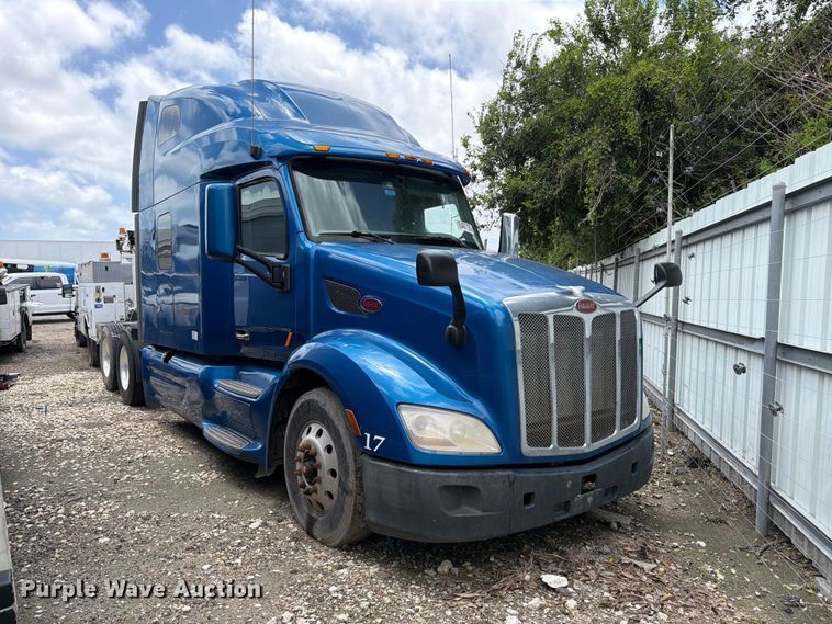 2019 Peterbilt 579 semi truck - YA1606