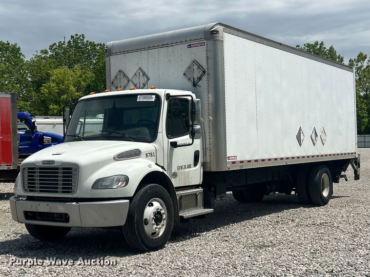2017 Freightliner Business Class M2 box truck - YA1810