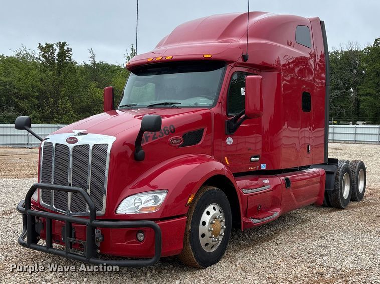 2021 Peterbilt 579 semi truck - YA2129