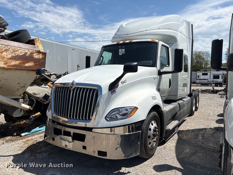 2019 International LT625 semi truck - YA2432