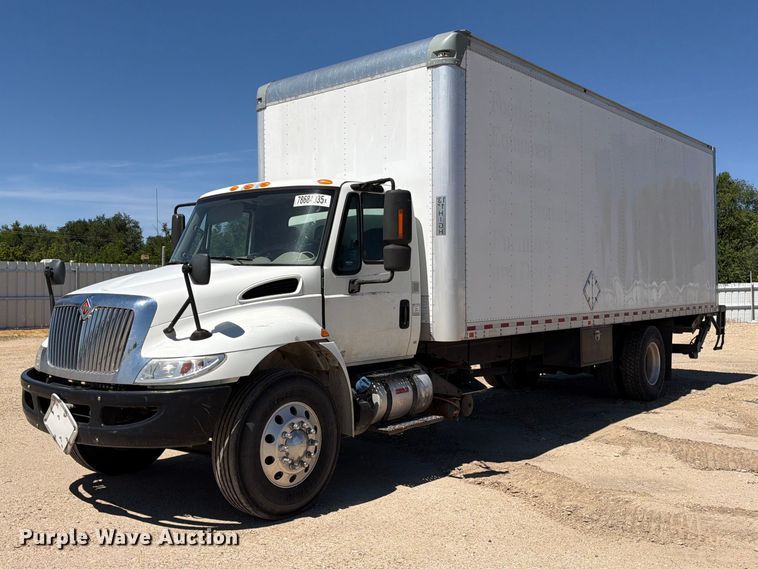 2019 International MA025 box truck - YA2617