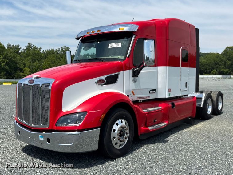 2019 Peterbilt 579 semi truck - YA3456