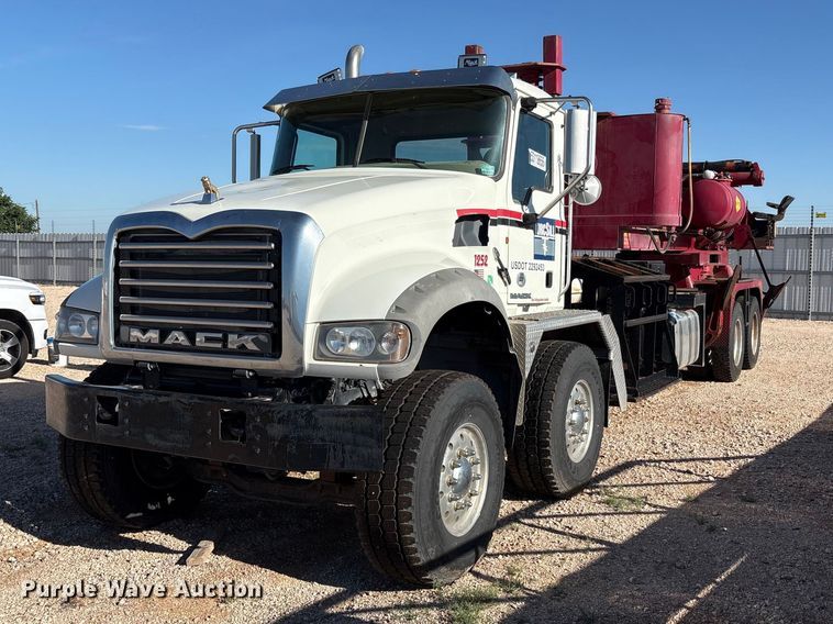 2013 Mack GU713 drilling rig truck - YA3661