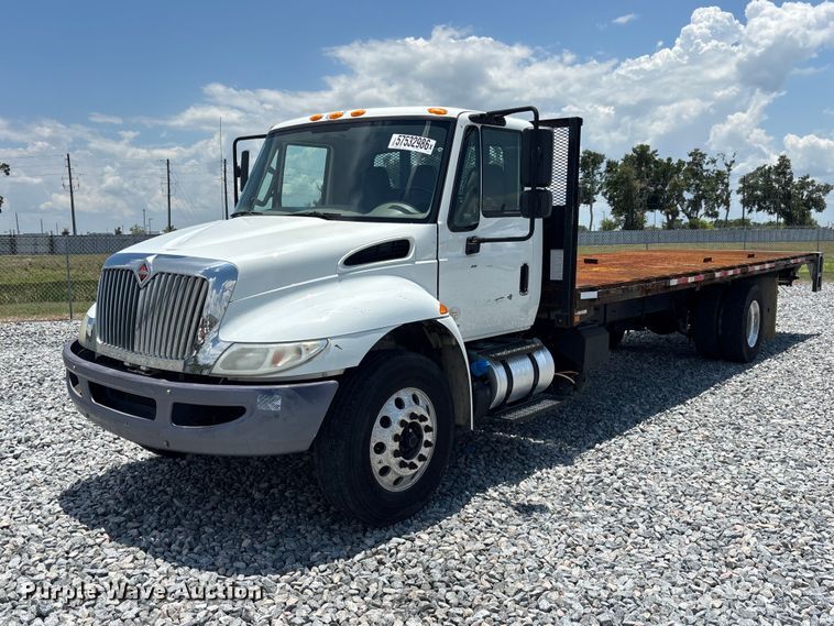 2019 International 4300 flatbed truck - YA3879
