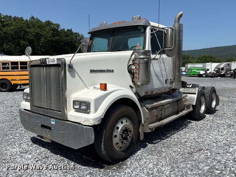 2021 Western Star 4900 semi truck - YA4048