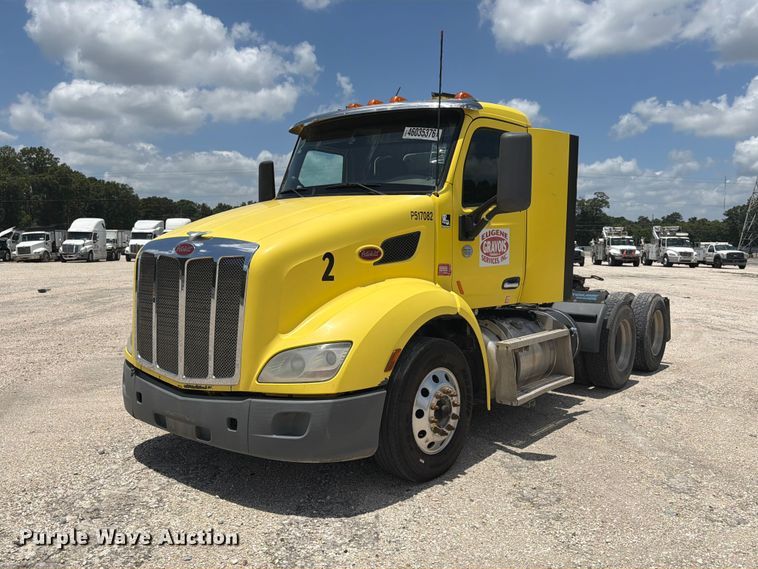 2017 Peterbilt 579 semi truck - YA4059
