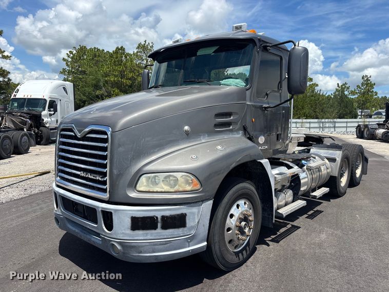 2017 Mack CXU613 semi truck - YA4208