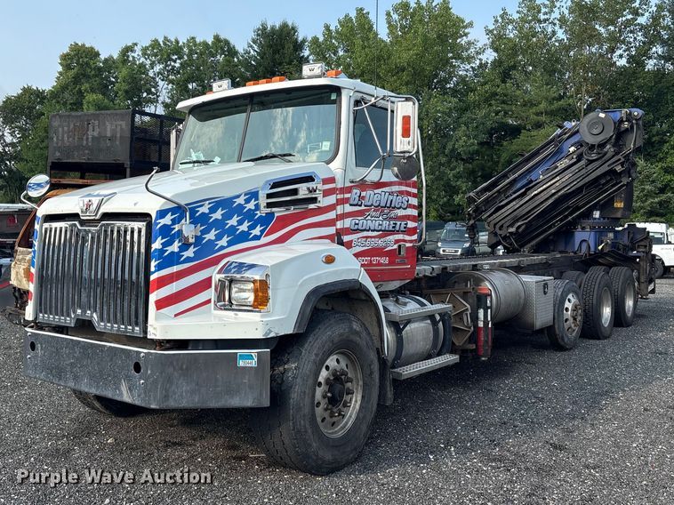 2017 Western Star 4700 crane truck - YA4445
