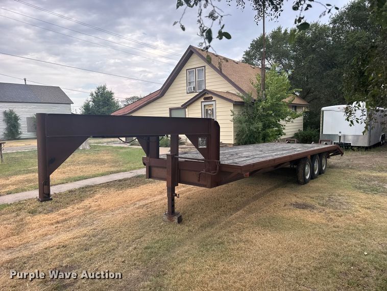 1984 WW Trailer Manufacturers equipment trailer - DY3176