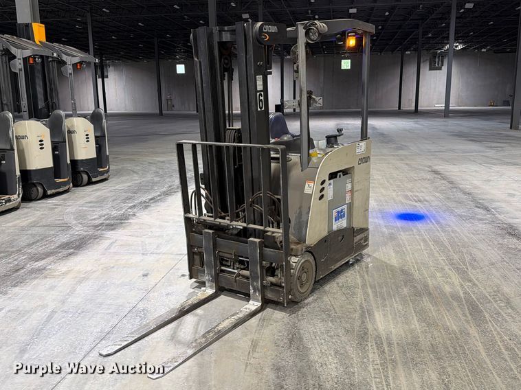 2019 Crown RC5545-40 forklift - EF1330