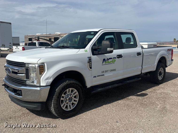 2019 Ford F350 Super Duty Crew Cab pickup truck - EL2603