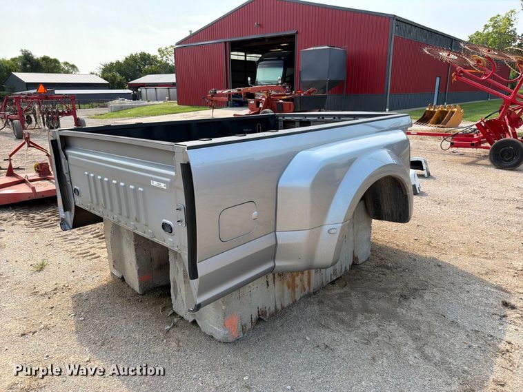 Ford pickup truck bed - EO8689