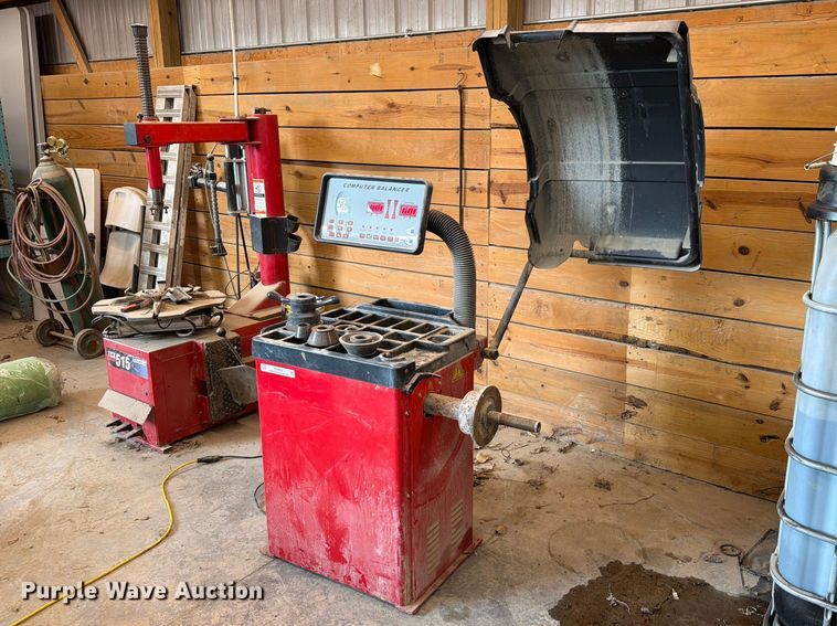 Tuxedo WB-953 wheel balancer - EO8690
