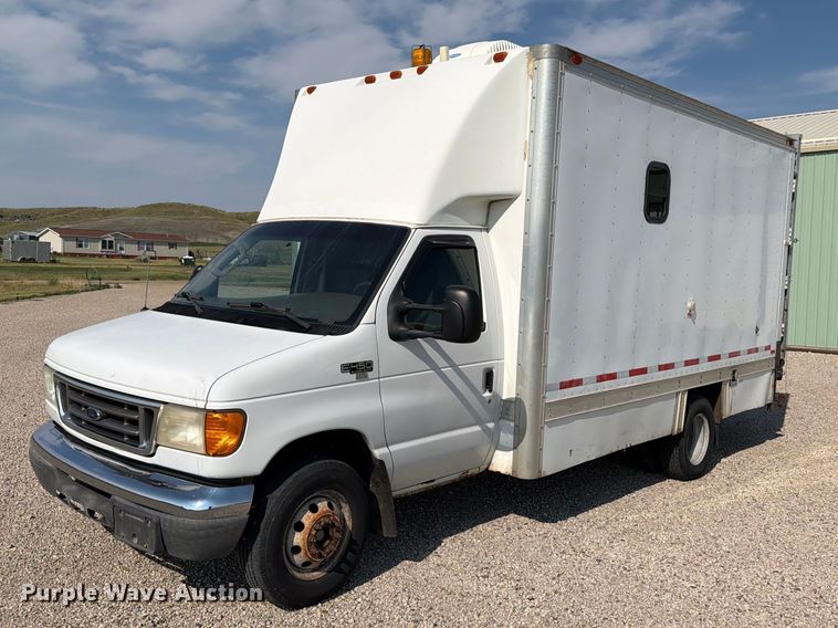 2005 Ford E450 box truck - ER1987