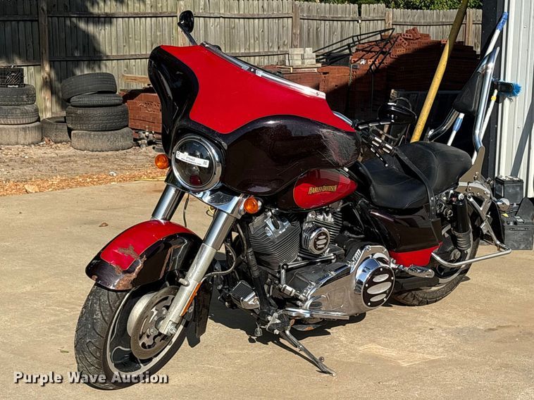 2010 Harley Davidson Street Glide motorcycle - ET0402