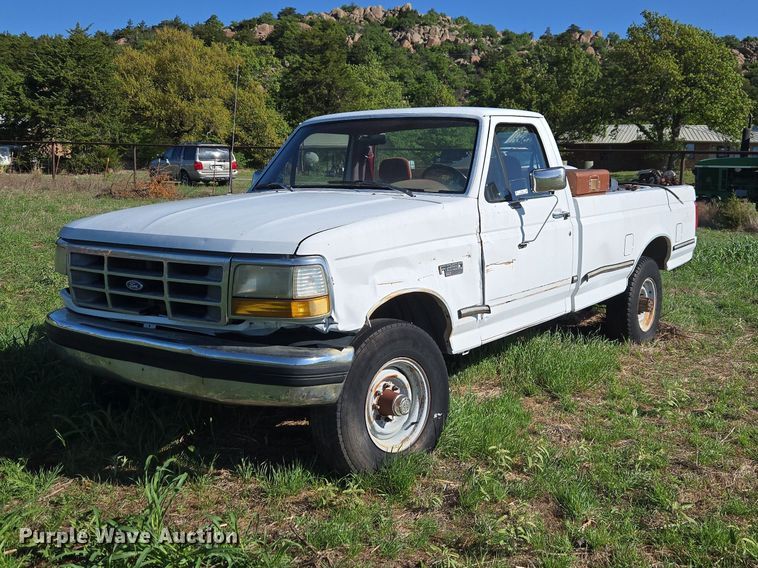 1993 Ford F250 pickup truck - ET5096