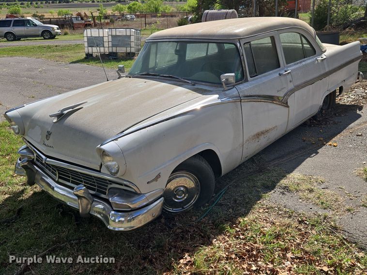 1956 Ford Fairlane Town sedan - ET5155