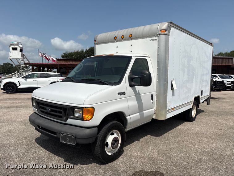2004 Ford E350 box truck - EU0764