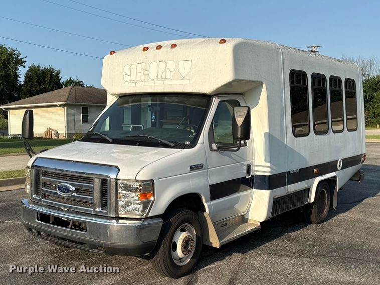 2011 Ford E350 shuttle bus - EV6077