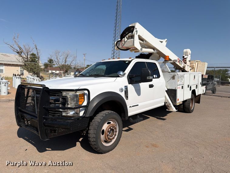 2017 Ford F-550 bucket truck - EW8644