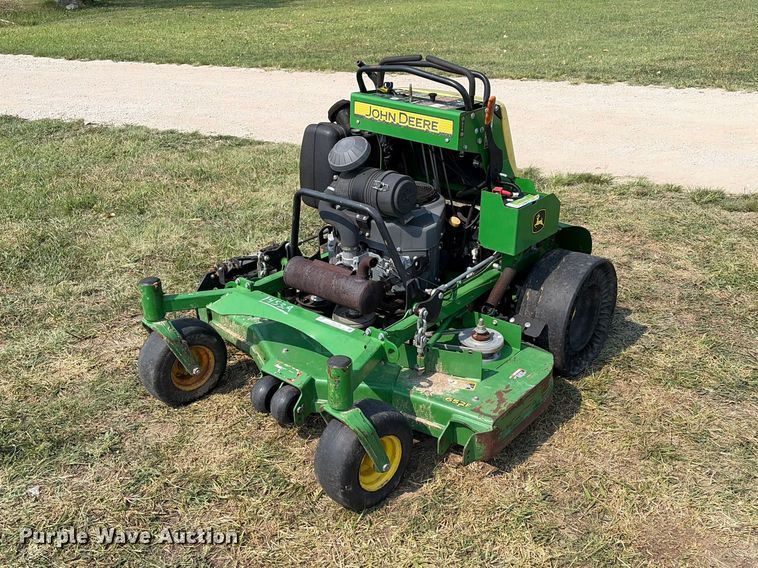 2020 John Deere 652R lawn mower - EX2156