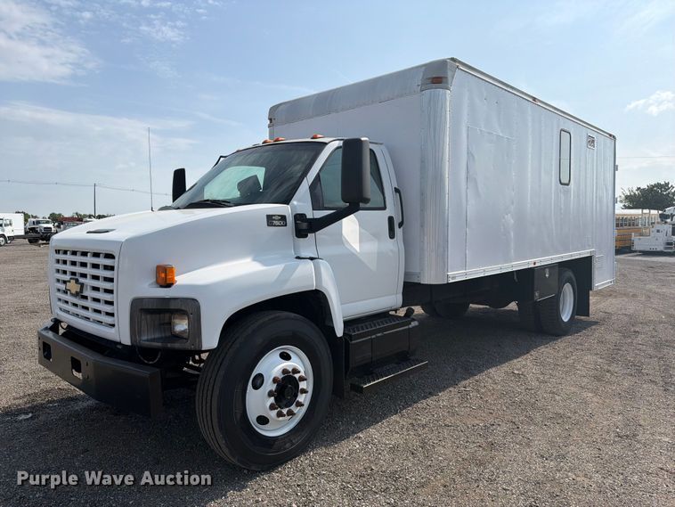 2007 Chevrolet C7000 box truck - FB4989