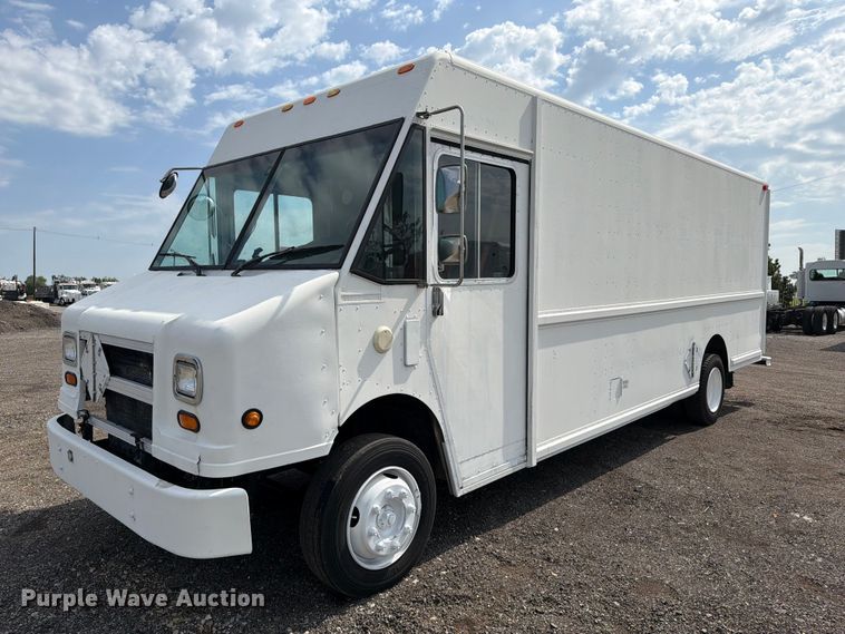 2001 Freightliner MT55 delivery truck - FB4998
