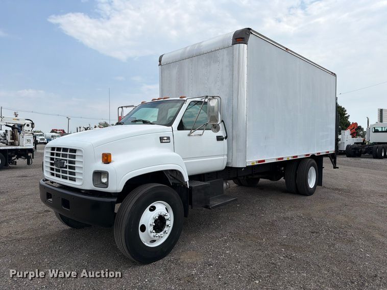 2002 Chevrolet C6500 box truck - FB5009
