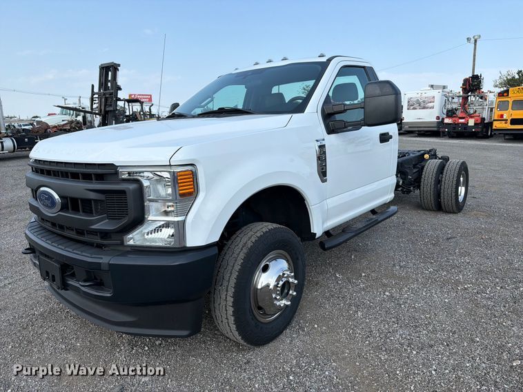 2020 Ford F350 Super Duty pickup truck cab and chassis - FB5015